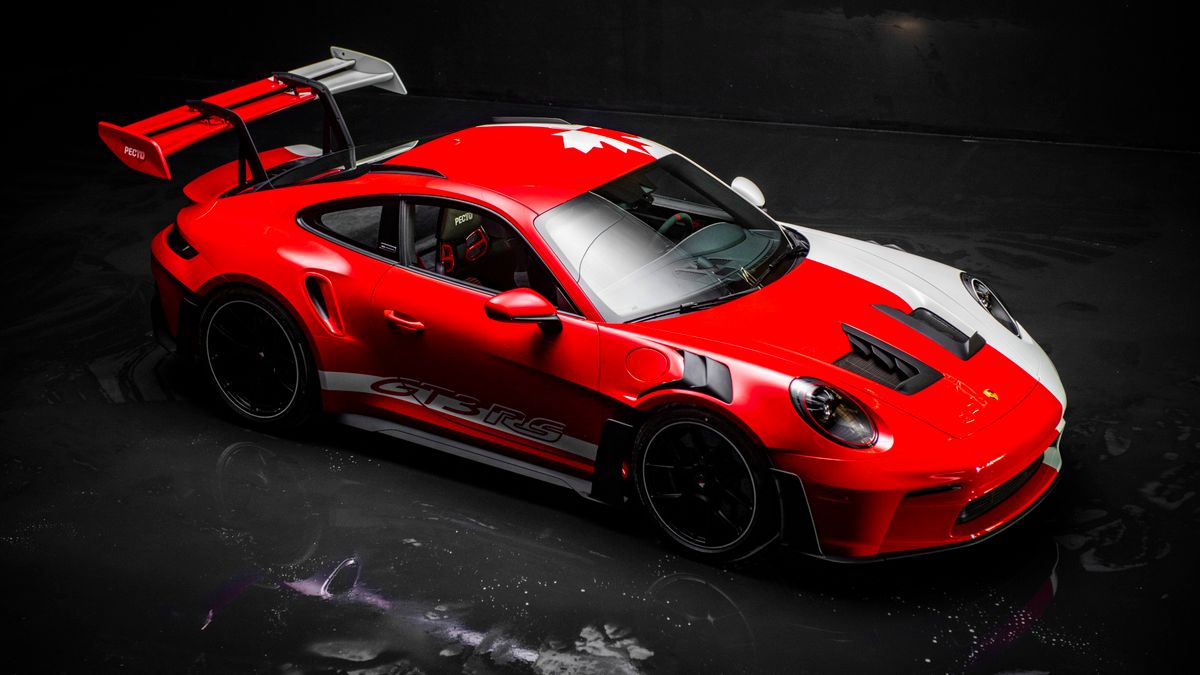 Jótékony célra árverezik el a kanadai zászlót mintázó Porsche 911 GT3 RS-t