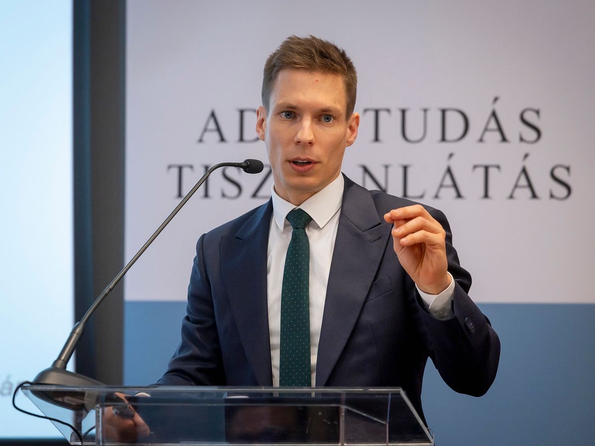 „A piac a bizonytalanságot árazza, de ha a helyzet tovább romlik, tartós drágulás jöhet” – figyelmeztet Hortay Olivér. Fotó: Századvég