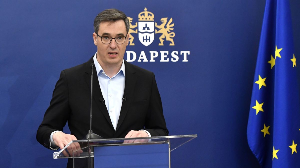Budapest, 2025. május 26.
Karácsony Gergely főpolgármester rendkívüli sajtótájékoztatót tart a Városházán 2025. május 26-án. A főpolgármester bejelentette: a főváros azonnali jogvédelmet kér a bíróságtól és azt, hogy az iparűzési adó őszi befizetéséig az államkincstár ne inkasszálhassa a fővárost.
MTI/Soós Lajos