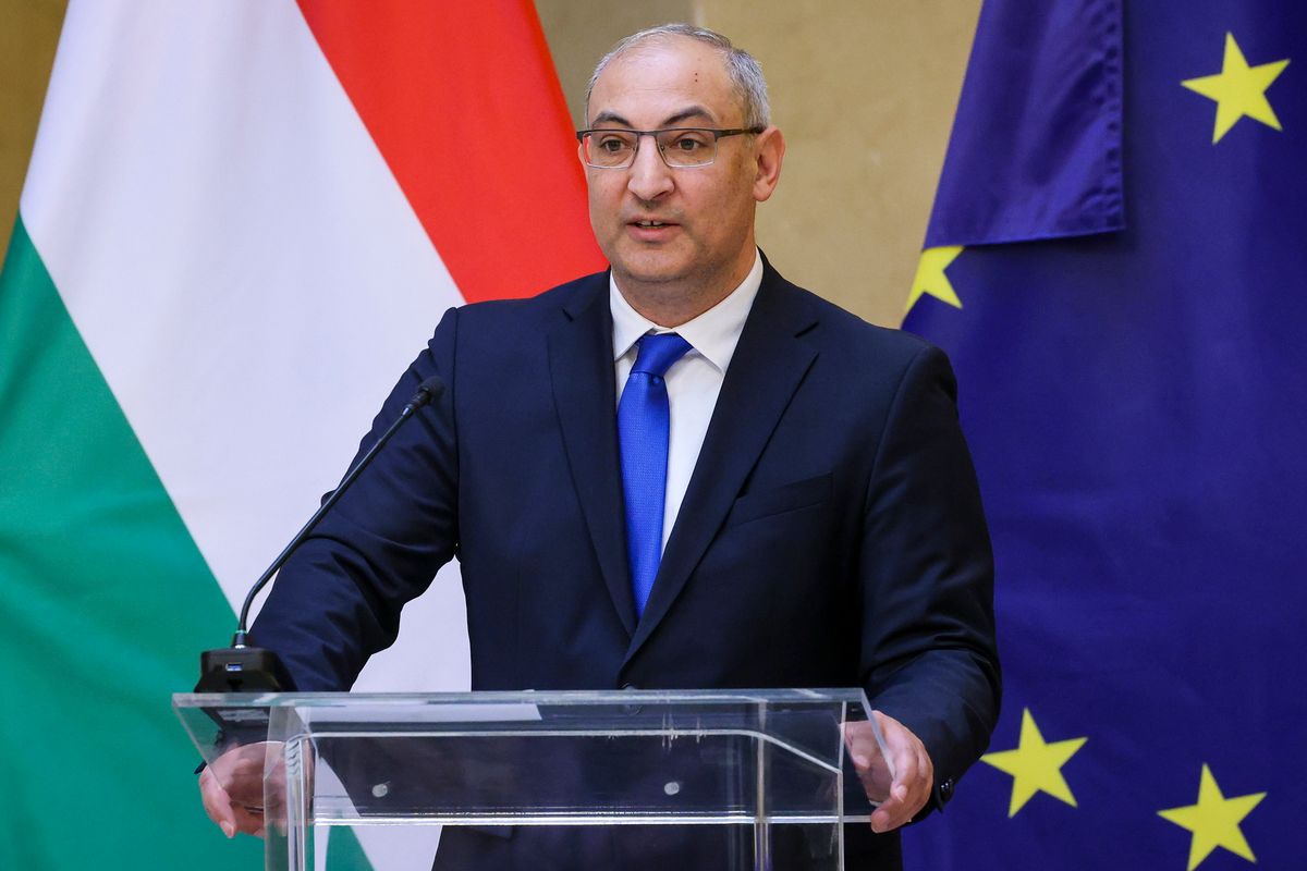 Budapest, 2025. április 8.
Sztojka Attila társadalmi esélyekért és roma kapcsolatokért felelős államtitkár beszédet mond a roma kultúra nemzetközi napja alkalmából tartott díjátadón, a Balázs János-díjak átadásán a Belügyminisztériumban 2025. április 8-án.
MTI/Hegedüs Róbert
