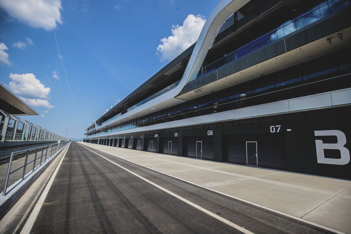 Nagy volumenű ráncfelvarráson esett át a Hungaroring, amelynek megújult főépülete egyike az F1 legmodernebbjeinek