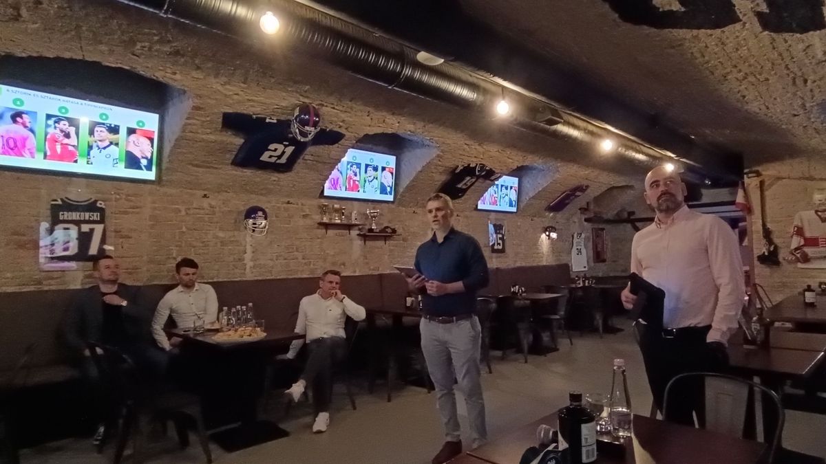 A Szerencsejáték Zrt. sportfogadási termékmenedzsere Somlai Attila szerint sok tényező befolyásolhatja a fogadókat.