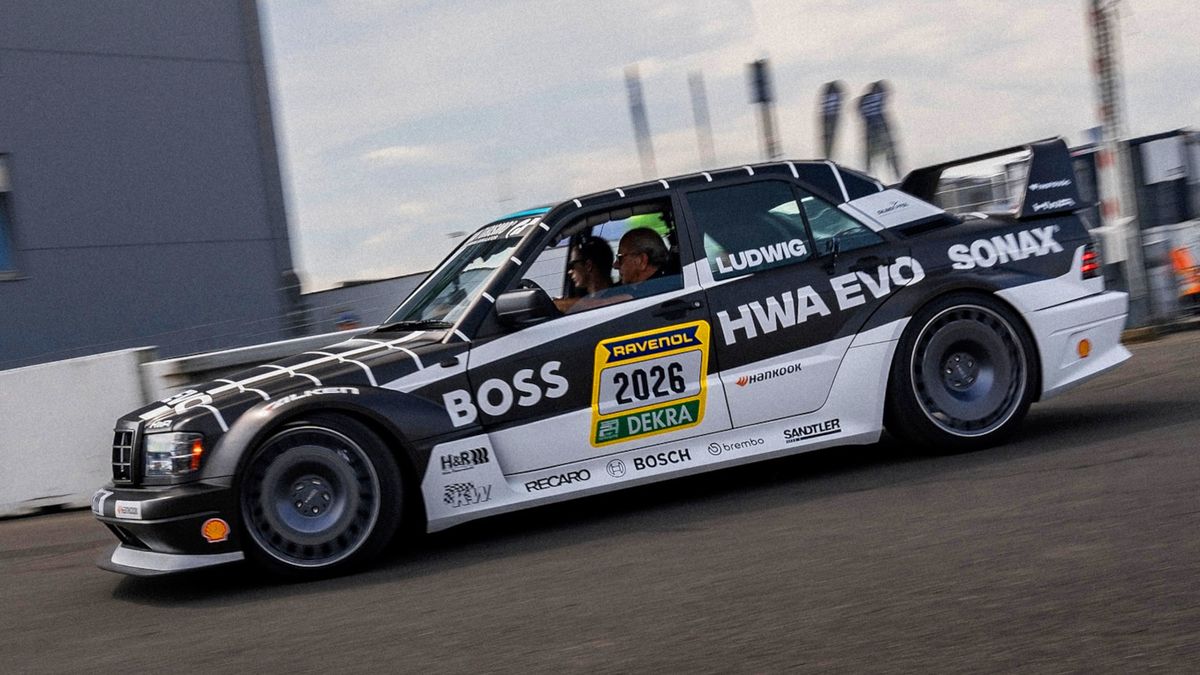 Visszatér a versenypályákra a Mercedes 190-es. Mármint V6-os biturbóval