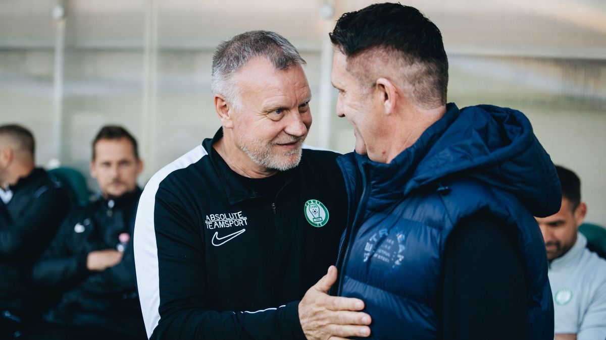 A Fradi edzője, Robbie Keane (jobbra) és  a paksiak mestere, Bognár György isjó meccsben és csapata sikerében reménykedik