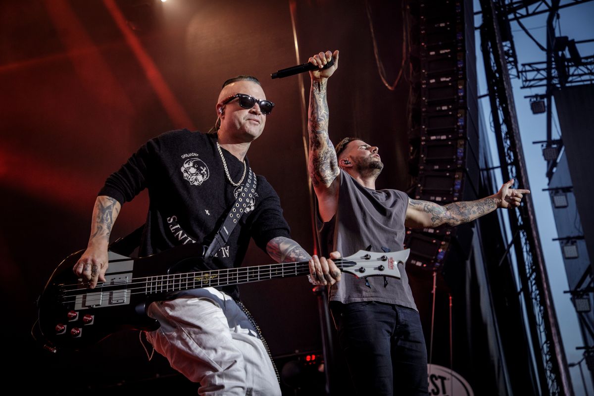 20250919 Budapest
Avenged Sevenfold amerikai heavy metal zenekar koncertje a Budapest Parkban.
Fotó: Vémi Zoltán VZ
MW
A képen: Johnny Christ basszusgitár
M. Shadows énekes
