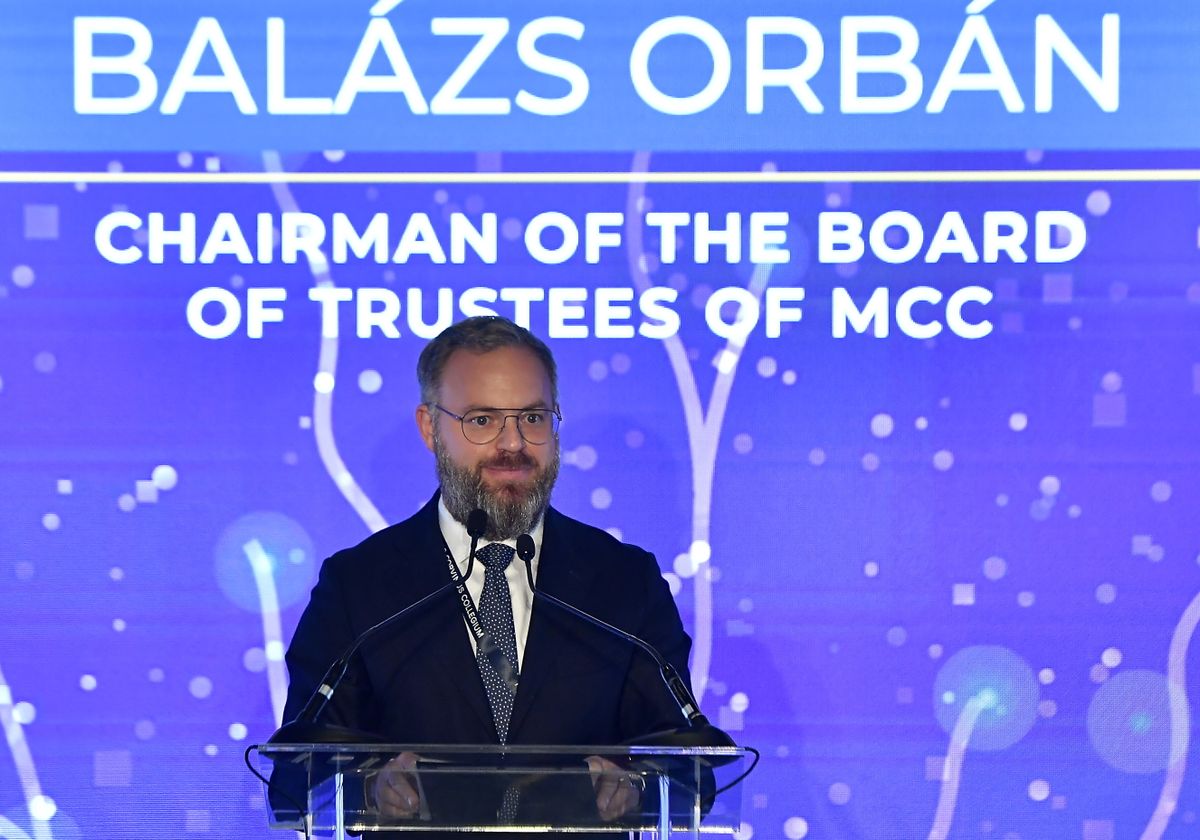 Budapest, 2025. június 3.
Orbán Balázs, a miniszterelnök politikai igazgatója, a Matthias Corvinus Collegium (MCC) kuratóriumának elnöke előadást tart az MCC Budapest Summit on Technology and Society című, az MCC a technológia és a társadalom kapcsolatáról szóló nemzetközi konferencián Budapesten 2025. június 3-án.
MTI/Soós Lajos
