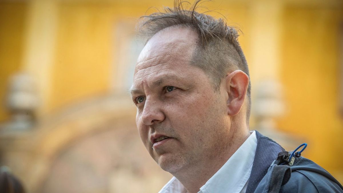 Mentené a bőrét Karácsony főtájépítésze