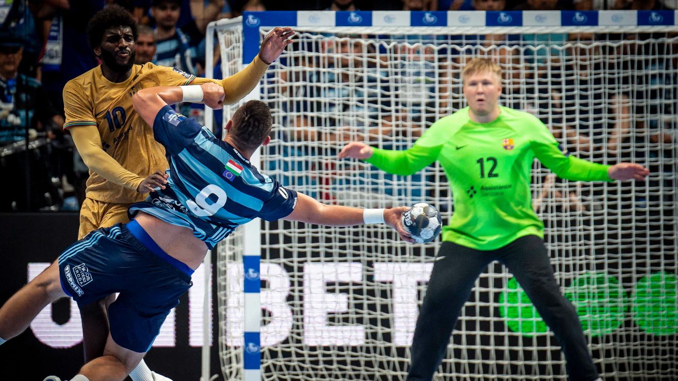 Emil Nielsen Szeged, 2022. szeptember 14.
A szegedi Bodó Richárd (k, háttal), valamint Dika Mem (b) és Emil Nielsen (j), a spanyol csapat játékosai a férfi kézilabda Bajnokok Ligája 1. fordulójában játszott Pick Szeged - Barcelona mérkőzésen a szegedi Pic