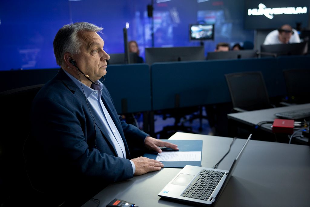 Orbán Viktor az Axiom-4 küldetésben részt vevő Kapu Tibor magyar űrhajóssal beszélgetett