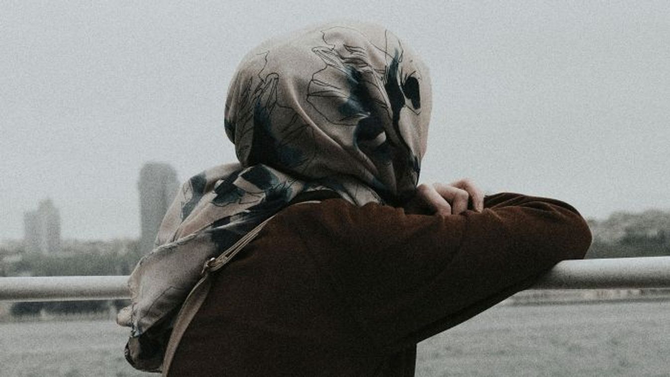 Muslim female immigrant illustration (Source: Pexels)