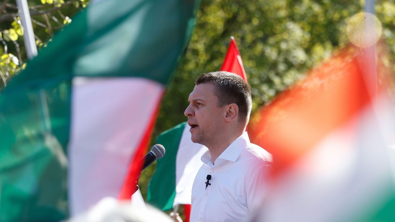 Budapest, 2025. április 12.
Menczer Tamás, a Fidesz-KDNP kommunikációs igazgatója beszédet mond a Nemzeti Ellenállás Mozgalom és a Civil Összefogás Fórum (CÖF) demonstrációján Budapesten, a Millenáris Parkban, az Európai Bizottság képviselete előtt 2025. 