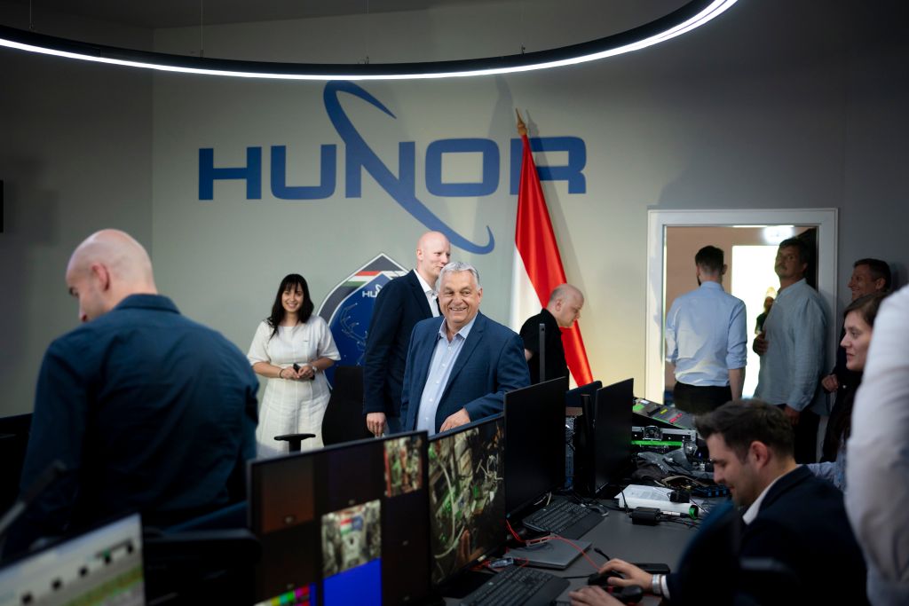 Orbán Viktor az Axiom-4 küldetésben részt vevő Kapu Tibor magyar űrhajóssal beszélgetett