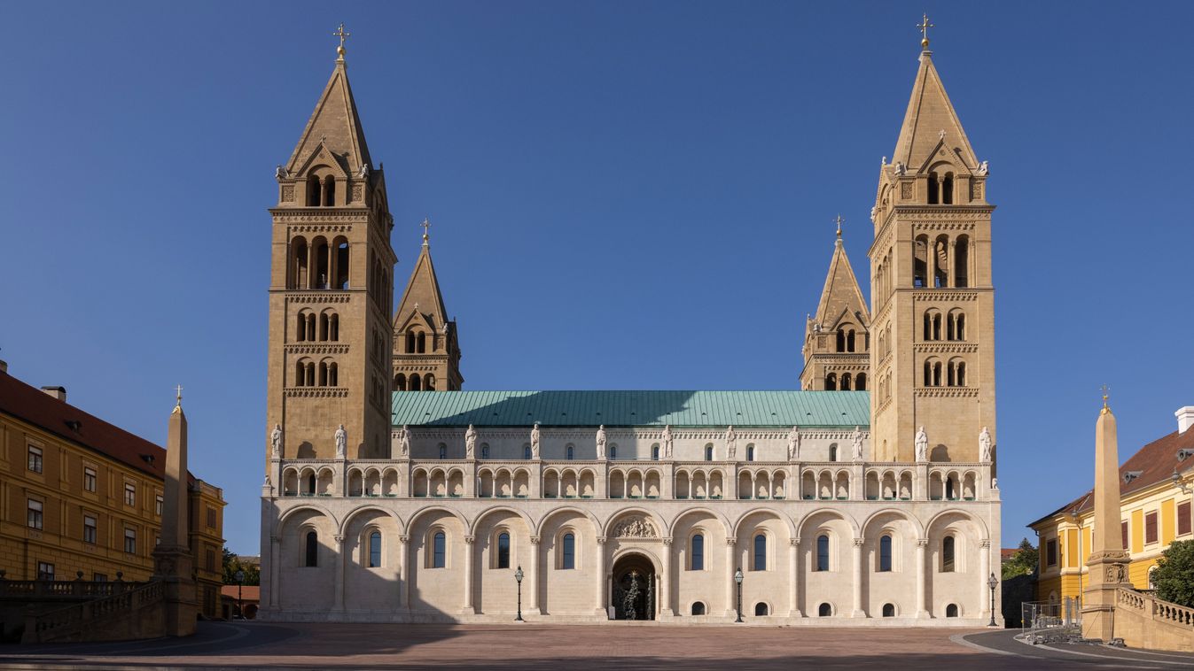 Pécs, 2023. szeptember 26.
A Szent Péter- és Szent Pál-székesegyház a pécsi Dóm téren 2023. szeptember 26-án.
MTI/Ruprech Judit

Városképek - Pécs