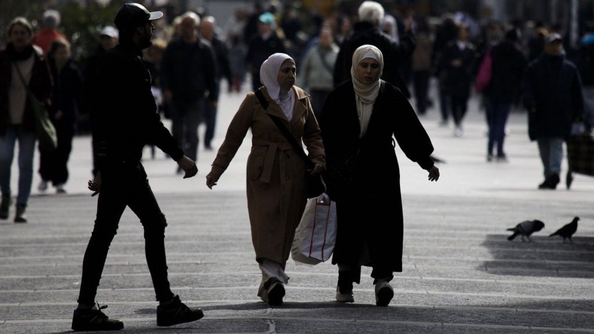Bécs hatalmas összegeket fizet a migránsoknak