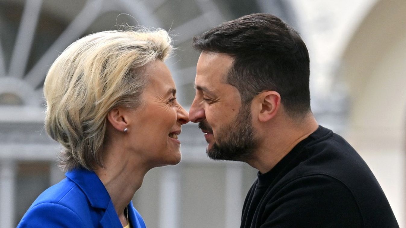 Ursula von der Leyen, az Európai Bizottság elnöke (B) és Volodimir Zelenszkij ukrán elnök (Fotó: AFP)