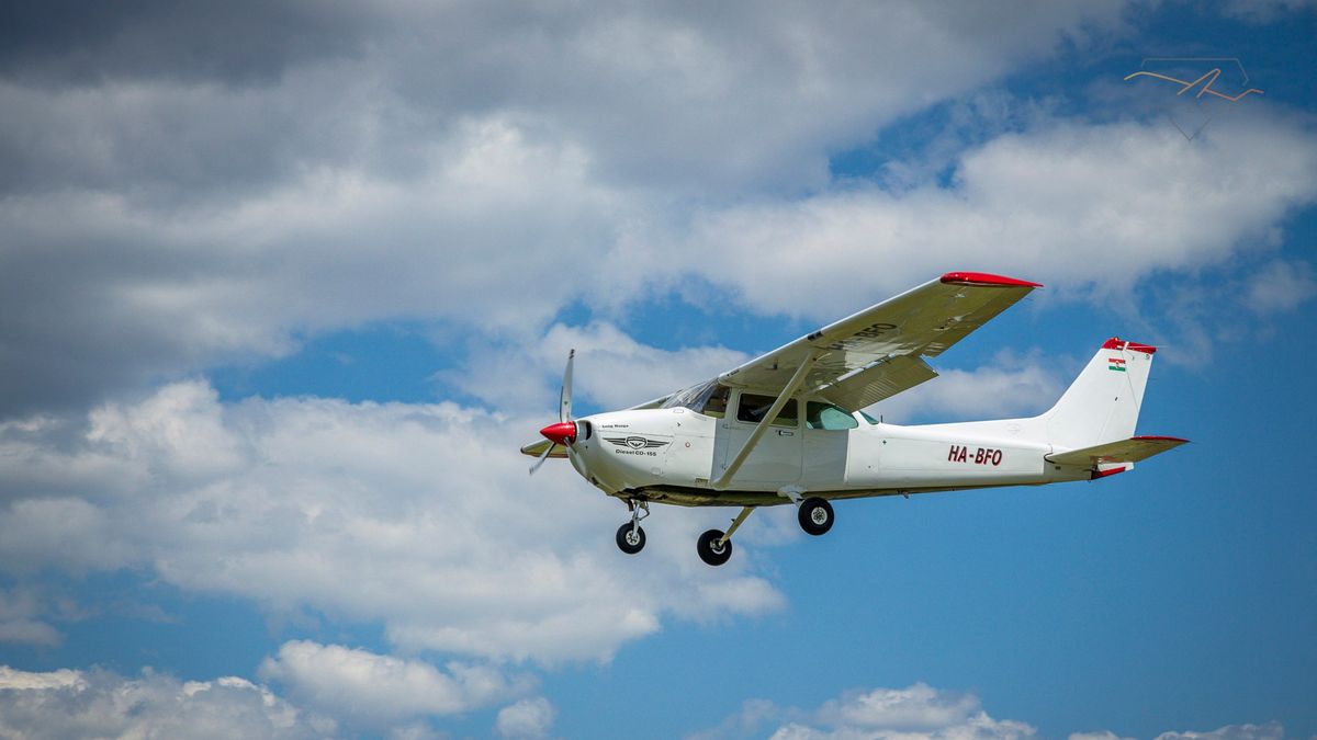 LED-fal borult a nézőkre a Budaörsi Airshow-n, a szervezők együttérzésüket fejezték ki