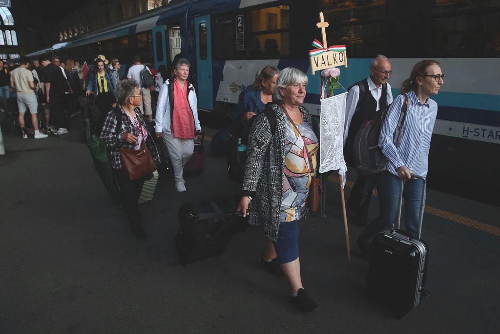 20250605 budapest keleti pu boldogasszony zarandokvonat elindul csiksomlyora havran zoltan magyar nemzet