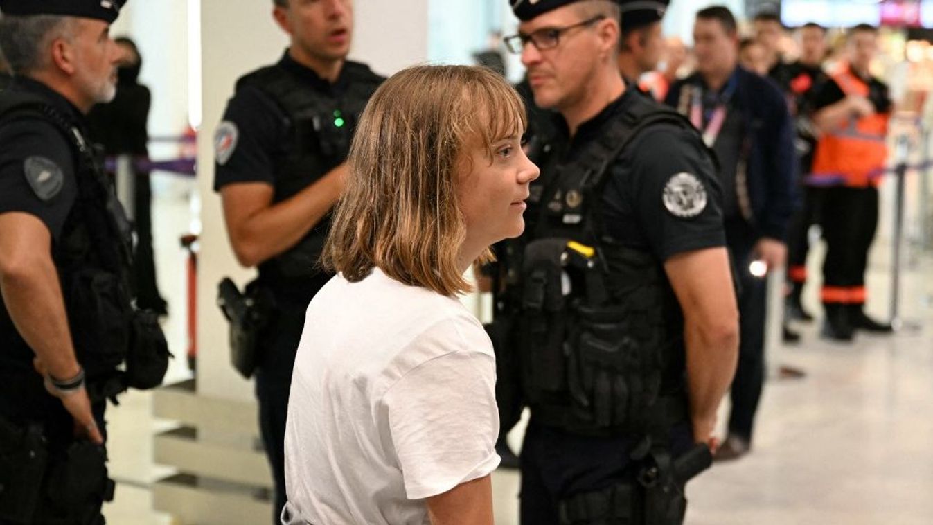 Greta Thunberg svéd aktivista visszatért hazájába, miután Izrael deportálta