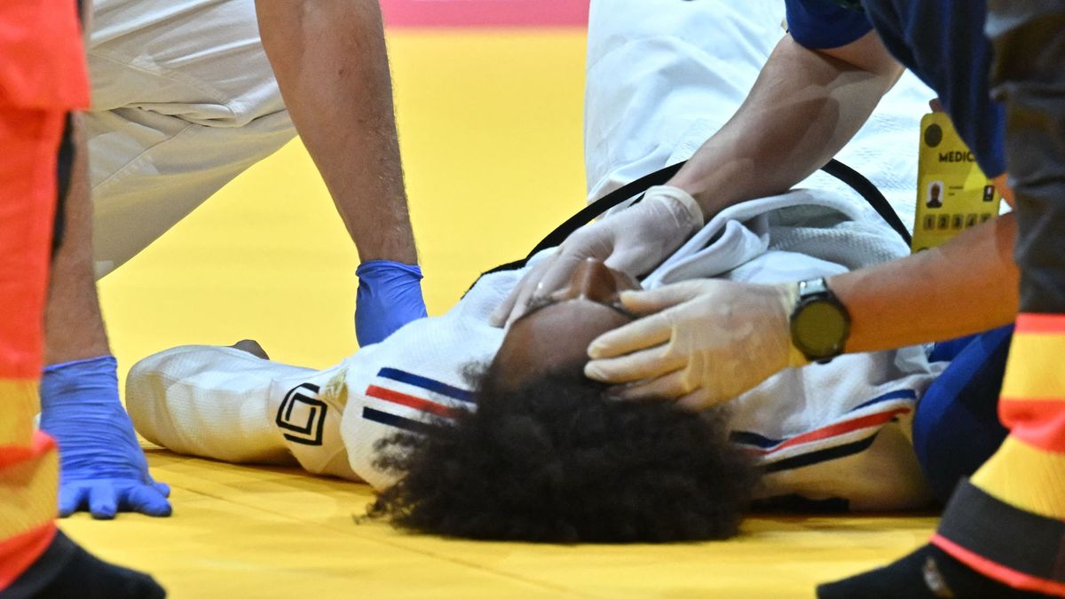 Sokkoló videó: a fojtás után a francia cselgáncsozónő nem tért magához a budapesti vb-n