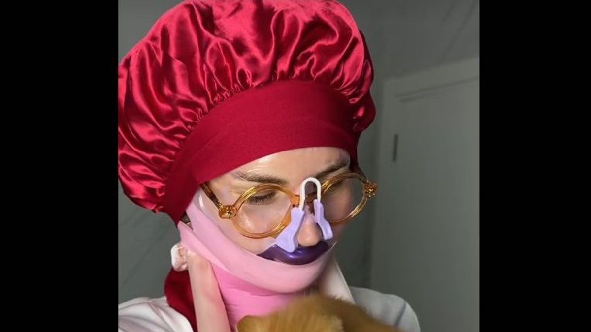 Hódít a TikTok-szépségtrend, borzalmas dolgokat aggatnak az arcukra a nők