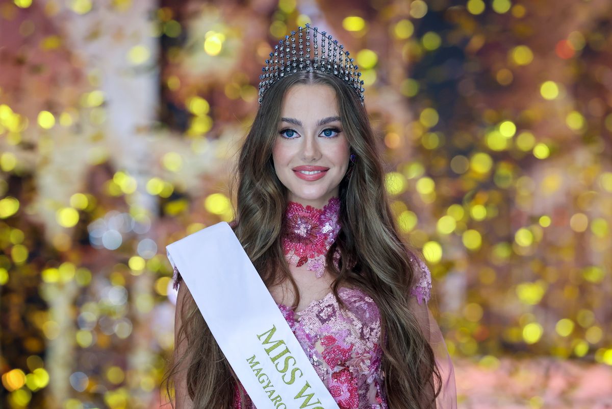 Budapest, 2025. június 22.
A győztes 17 éves mosónmagyaróvári Végvári Janka a Magyarország Szépe - Miss World Hungary szépségverseny döntőjében a Médiaszolgáltatás-támogató és Vagyonkezelő Alap (MTVA) óbudai gyártóbázisán 2025. június 22-én.
MTI/Hegedüs Róbert