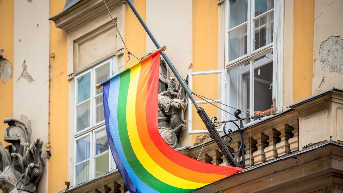 Karcsony Gergely, Pride, LMBTQ, szivárványos zászló, városháza