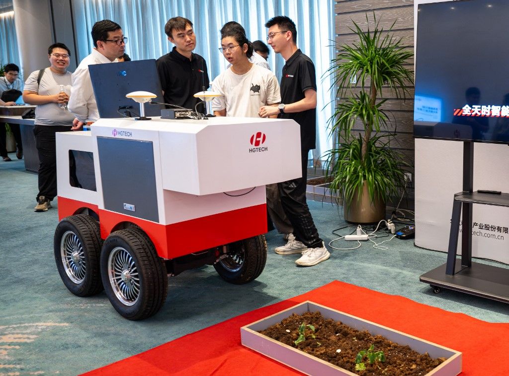 A Hg LaserWeeder robot MI-vel váltaná ki a gyomirtó szerek használatát