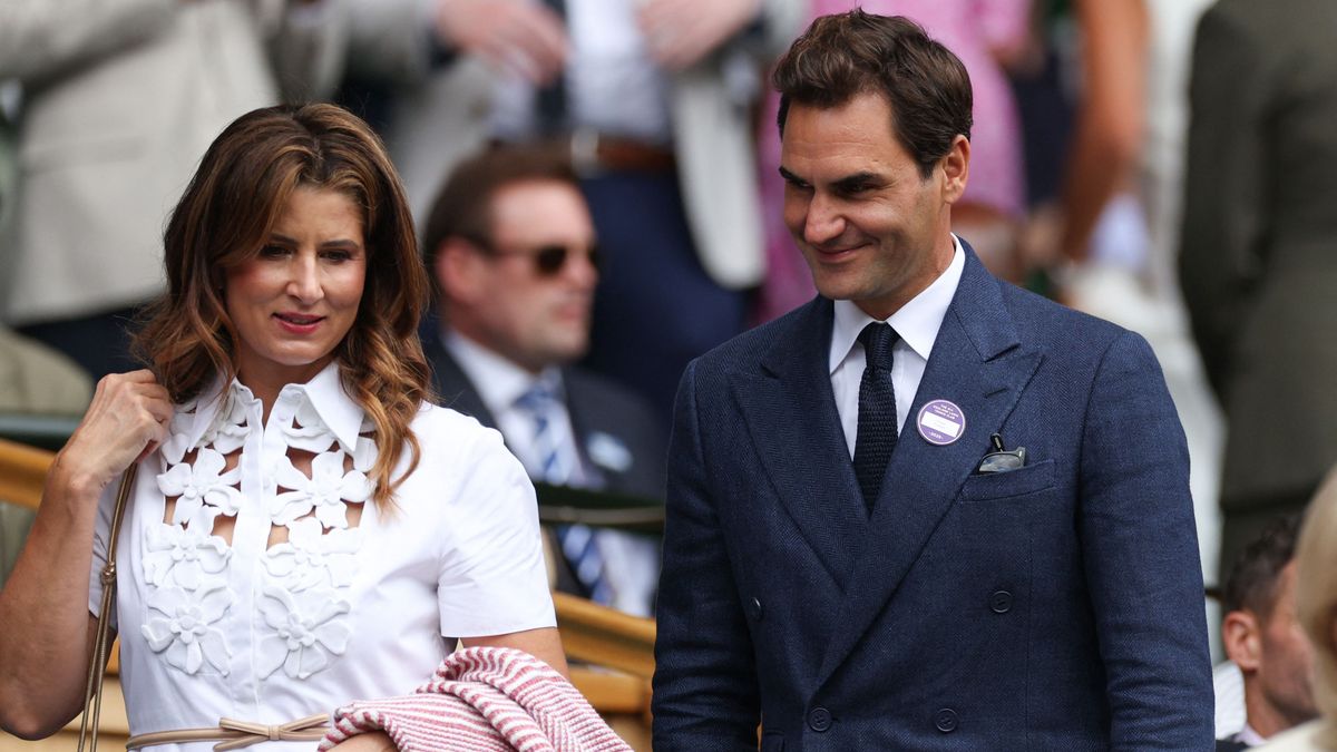 Federer a helyszínen nézhette Djokovics szenvedését, de inkább a telefonját bújta