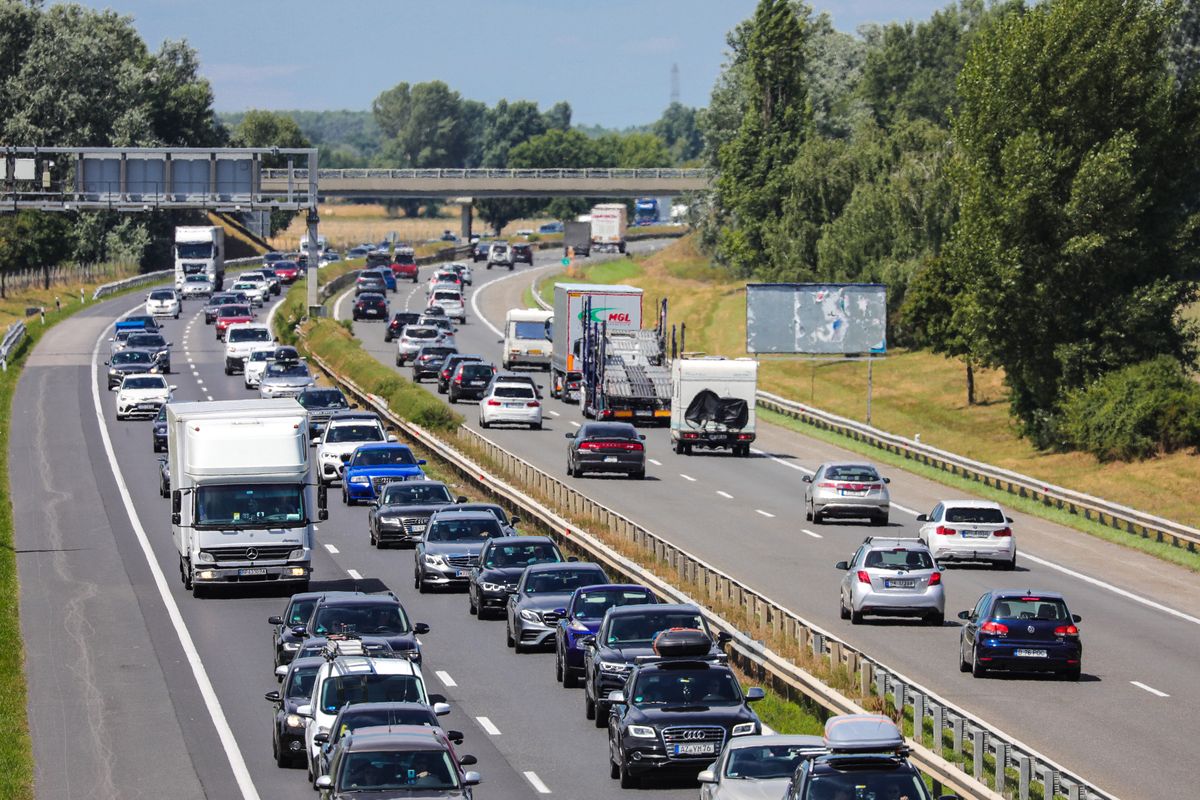 20230729 Győr

Forgalom az M1 autópályán, 

Fotó: Csapó Balázs CSB
Kisalföld