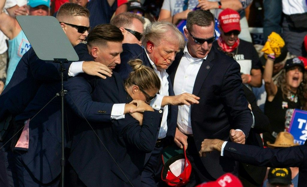 Donald Trump az ellene elkövetett merényletkísérlet után, Butlerben Fotó: AFP