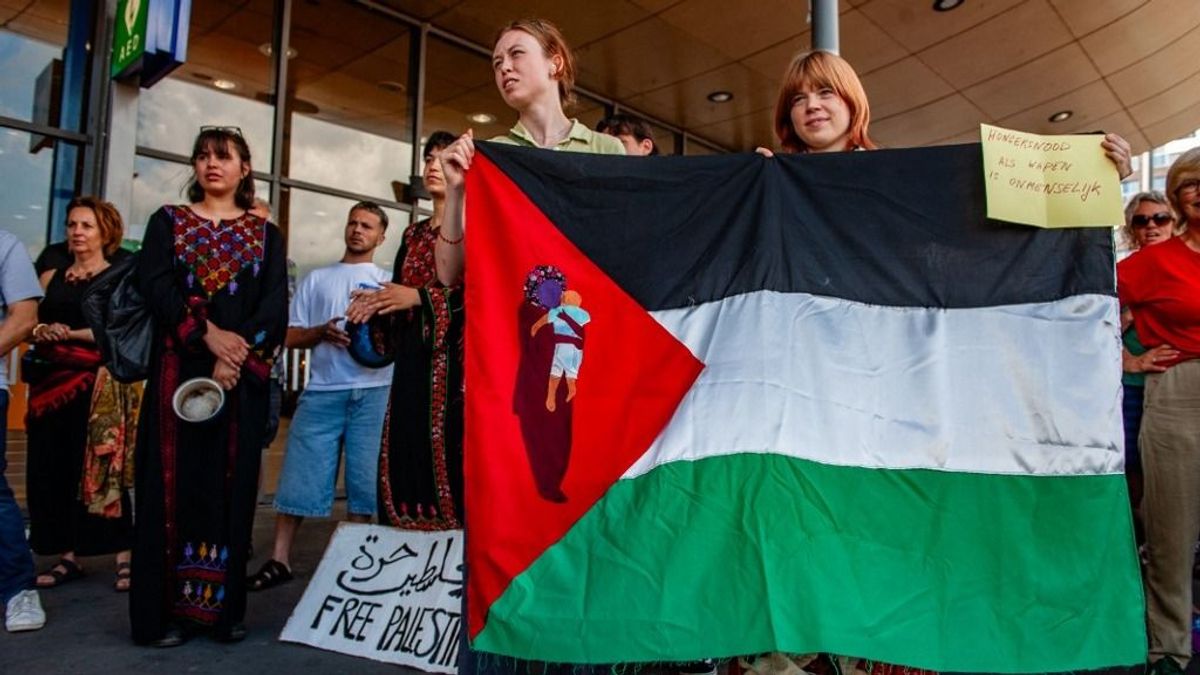 Radikális palesztin szervezetekkel is egy platformra került a Kneecap-botrány arab főszereplője