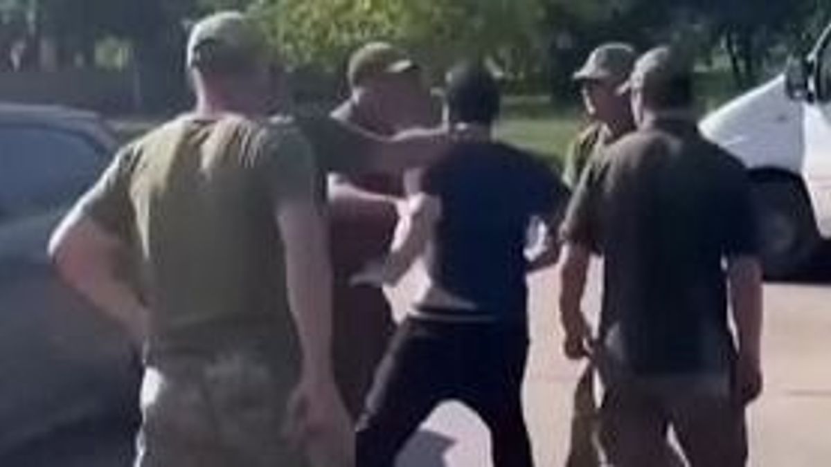 Újabb sokkoló kényszersorozás Ukrajnában: a kórház kapujában csaptak le a katonák