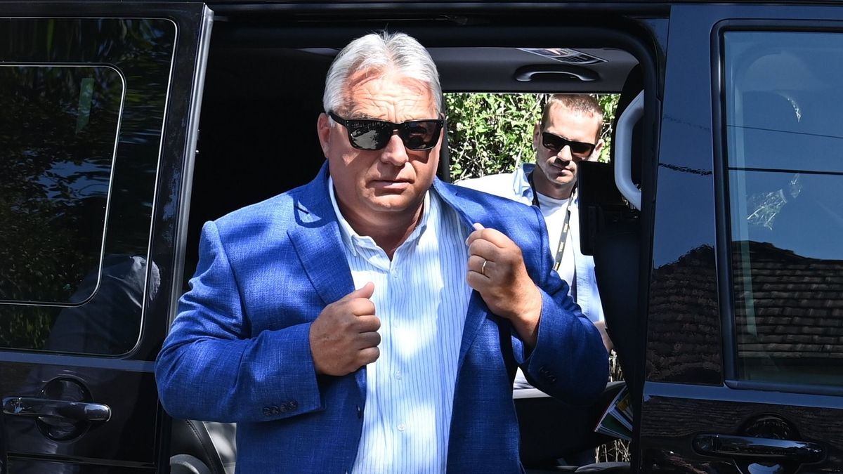Kötcse, 2023. szeptember 9.
Orbán Viktor miniszterelnök érkezik a Polgári Magyarországért Alapítvány rendezvényére, a Polgári Piknikre a kötcsei Dobozy-kúriához 2023. szeptember 9-én.
MTI/Máthé Zoltán