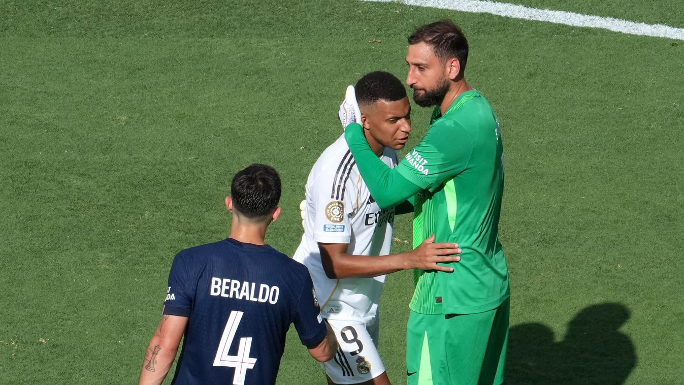 Paris SG
Real Madrid's French forward #09 Kylian Mbappe (C) greets Paris Saint-Germain's Italian goalkeeper #01 Gianluigi Donnarumma (R) and Paris Saint-Germain's Brazilian defender #04 Lucas Beraldo (L) at the end of the FIFA Club World Cup 2025 semifina