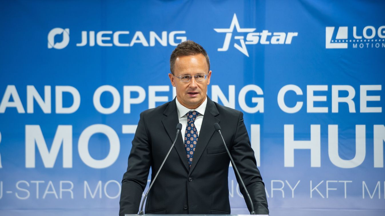 Szijjártó Péter külgazdasági és külügyminiszter beszédet mond a kínai tulajdoni hátterű J-Star Motion Hungary Kft. beruházásának átadásán Kaposváron 2025. július 25-én (Fotó: MTI/Kacsúr Tamás)