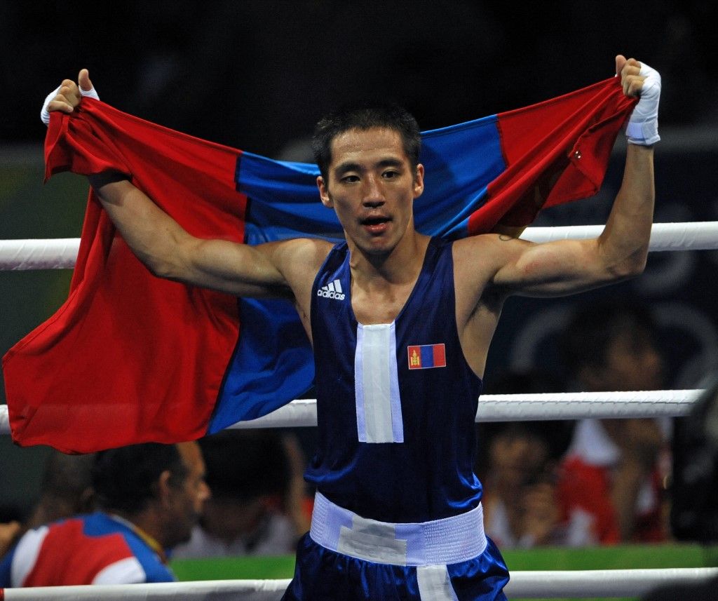 Mongolia's Badar-Uugan Enkhbat celebrates his victory over Cuba's Yankiel Leon Alarcon during their Beijing 2008 Olympic Games Bantamweight (54 kg) final boxing bout on August 24, 2008 in Beijing.. AFP PHOTO / JOE KLAMAR (Photo by JOE KLAMAR / AFP)