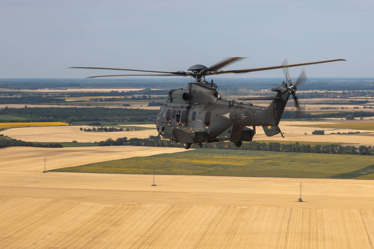 A Magyar Honvédség H225M helikoptere kötelékfelkészülése (Fotó: Polyák Attila)