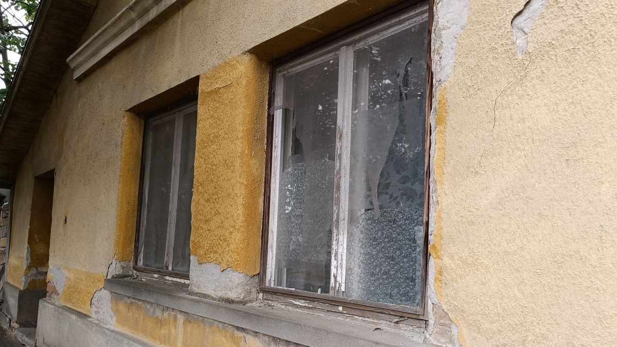 A tragédiát így sem kerülhette volna el – kiderült, kinek a holttestére bukkantak rá a makói romos házban
