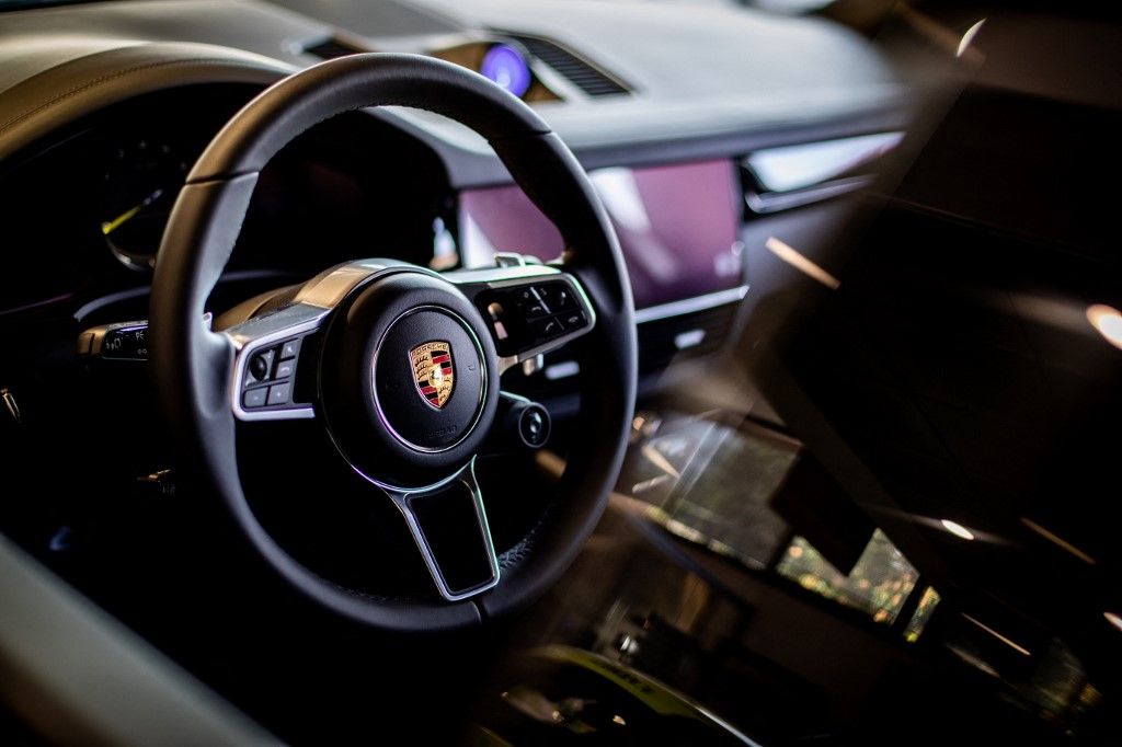 Egy Porsche terepjáró égett le a krími természetvédelmi területen