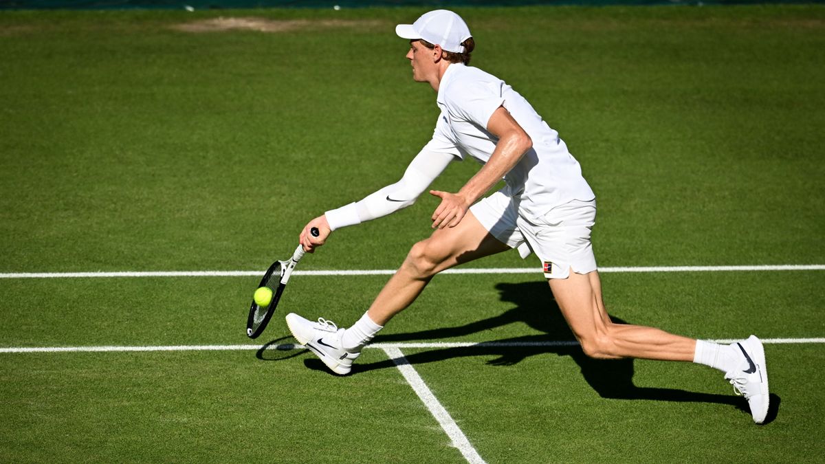Jannik Sinner az első wimbledoni döntőjéért lépett pályára Novak Djokovics ellen, a győztesre Carlos Alcaraz vár
