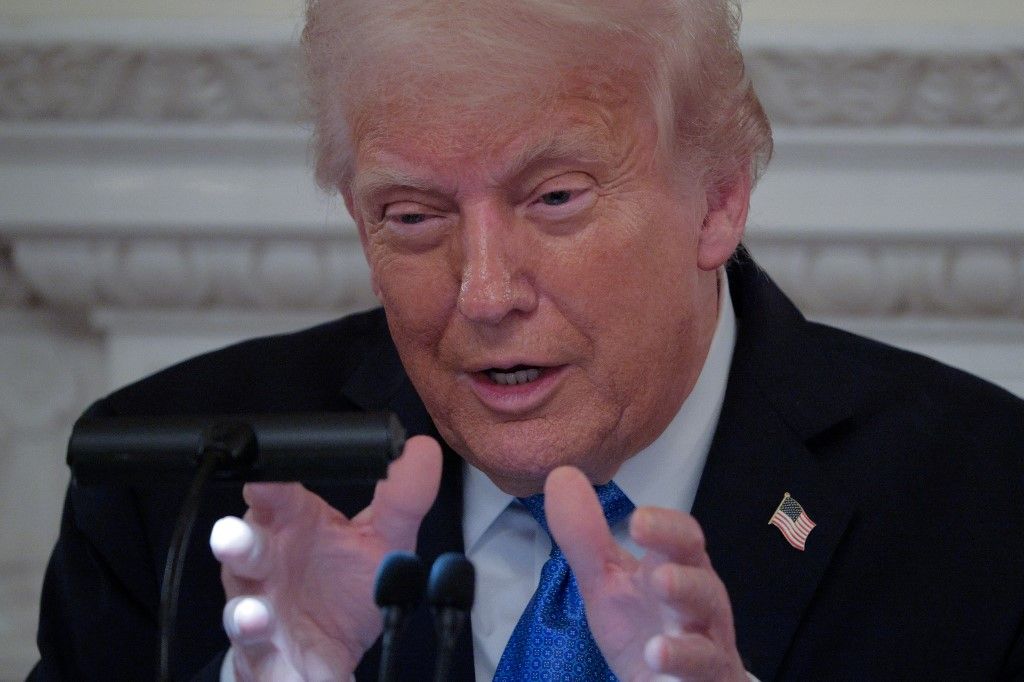Donald Trump jelenlegi amerikai elnök kétségbe vonja a Biden ideje alatt autopennel aláírt dokumentumok legitimitását