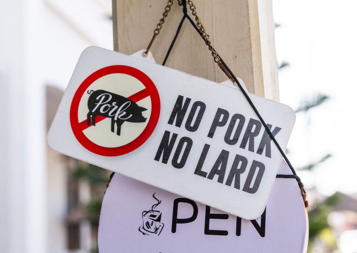 A muzulmán vallás szabályai szerint készített halal ételek is szerepelnek a bolognai menzák kínálatában – a döntés heves társadalmi vitát váltott ki.