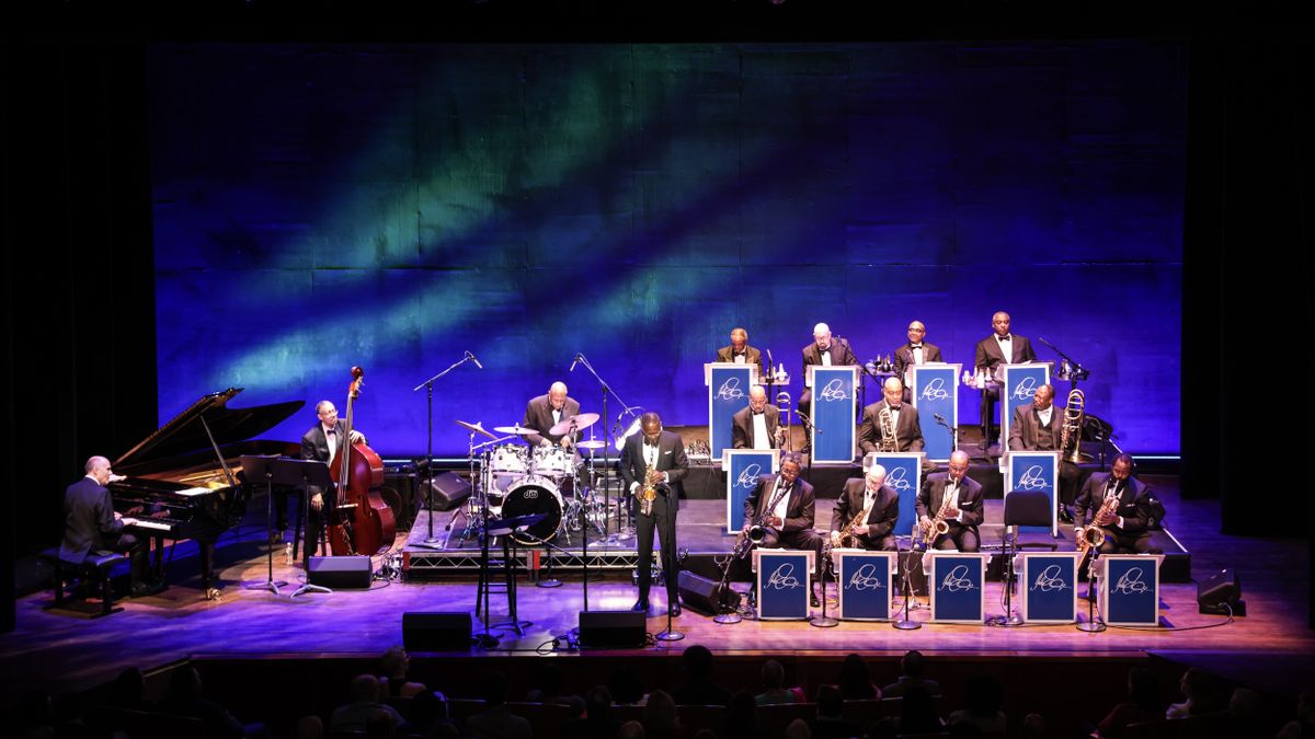 Ma este a Duke Ellington Orchestra elhozza a jazz aranykorát a Margitszigetre