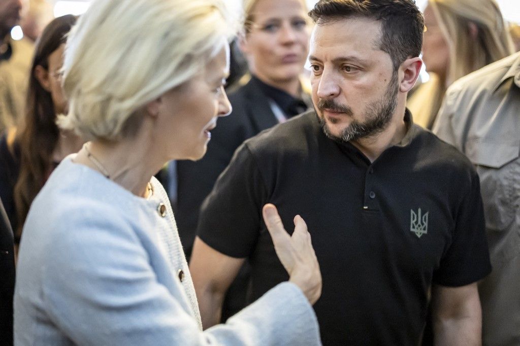 Ursula von der Leyen (B) és Volodimir Zelenszkij ukrán elnök (Fotó: AFP)
