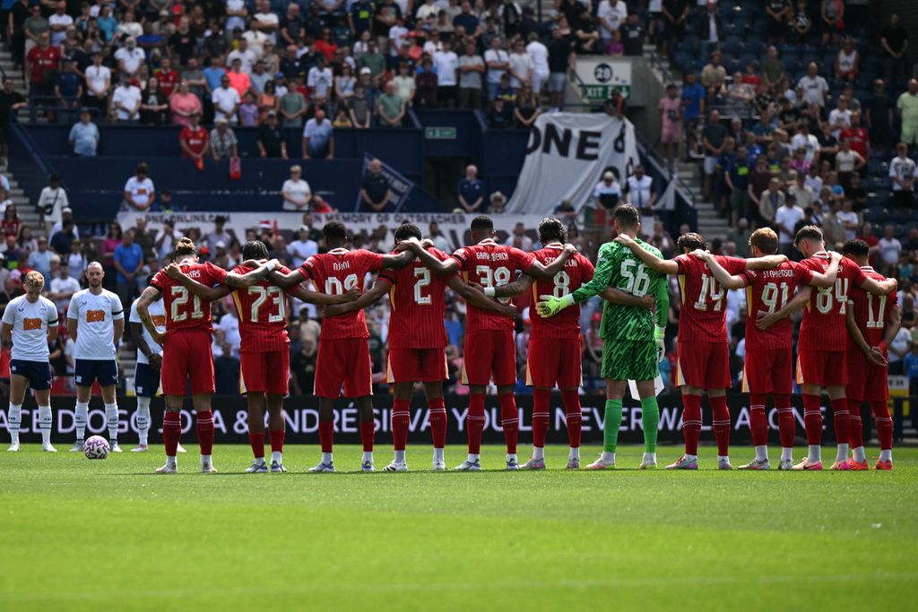 Mindenki, pályán és lelátón egyaránt Diogo Jotára emlékezett