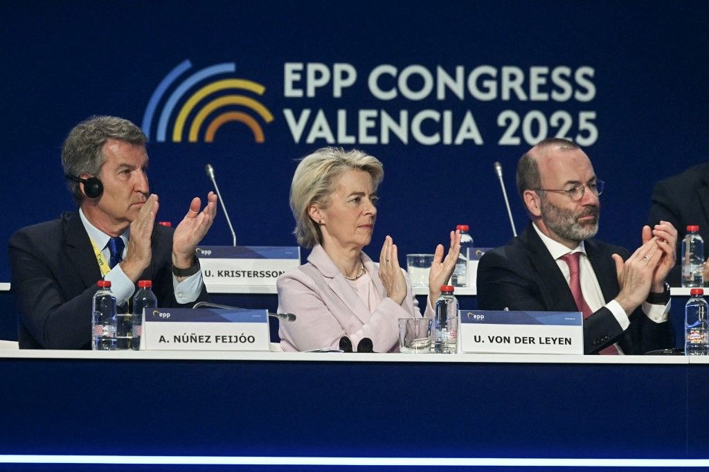 (L-R) Spain's opposition Popular Party (PP) leader Alberto Nunez Feijoo, European Commission President and European People's Party (EPP) member Ursula von der Leyen, and President of the European People's Party (EPP) Manfred Weber applaud during the European People's Party (EPP) congress in Valencia, on April 30, 2025. (Photo by JOSE JORDAN / AFP)