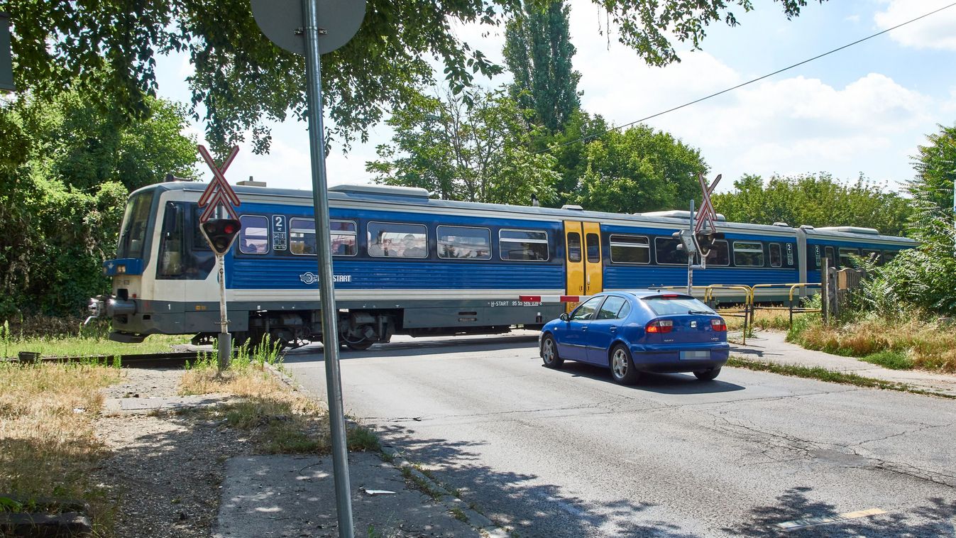 Közlekedés - Kispest - Vasúti kereszteződés

Róka László