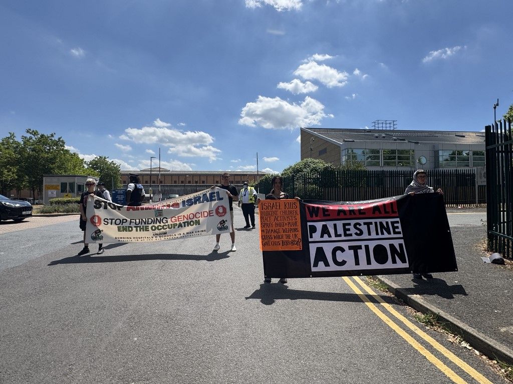 Vádat emeltek csütörtökön a Palestine Action nevű Izrael-ellenes szervezet négy aktivistája ellen 