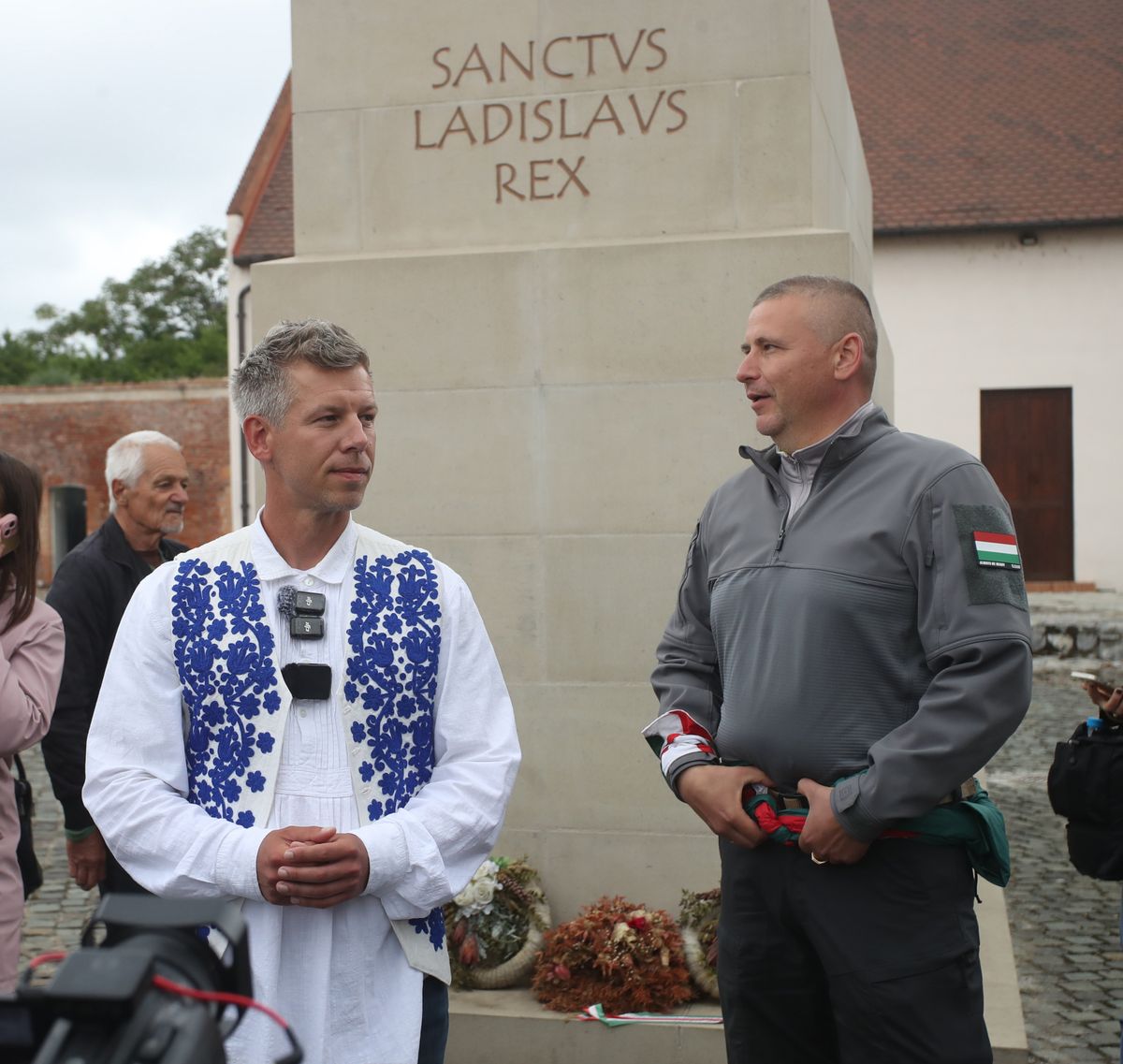 20250524 Nagyvárad
Lezárult Magyar Péter a Tisza Párt elnökének 10 napos zarándokútja, amely május 14-én indult a budapesti Szent István Bazilika elől, és május 24-én ért véget a romániai Nagyváradon.
fotó: Havran Zoltán (HZ)
MW
képen: Ruszin-Szendi Romulusz volt honvéd vezérkari főnök és a Tisza mostani szakpolitikusa