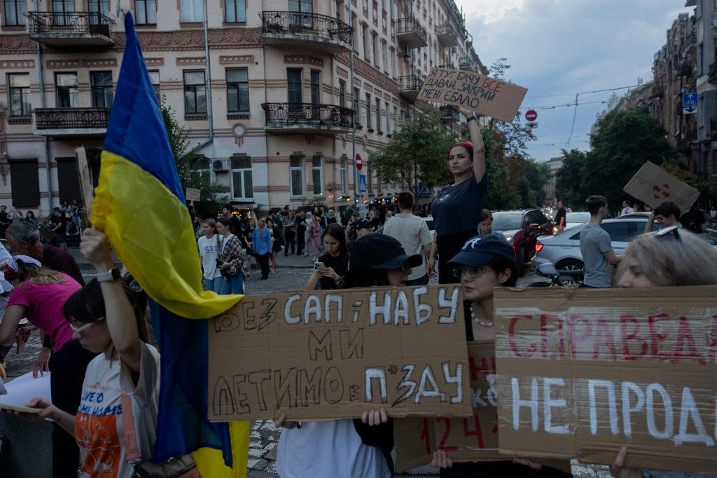 Bajban Zelenszkij, tiltakozások kezdődtek ellene (Fotó: AFP)